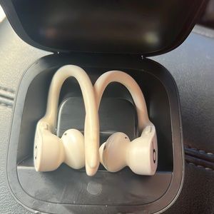 Getting different Beats so I’m selling these